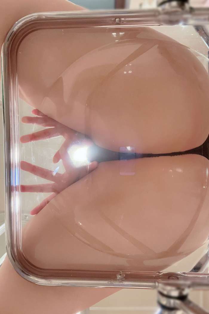 俏妞 – 大蜜桃怼镜 [25P56MB]