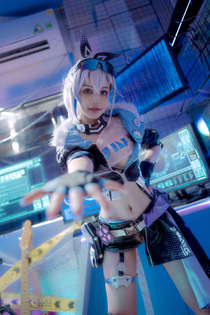 Joyce – Silver Wolf [61P58MB]