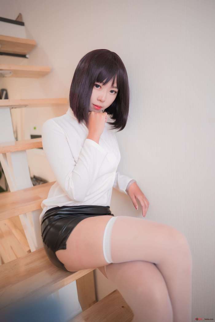 Money冷冷 – OL职业套装 [46P151MB]