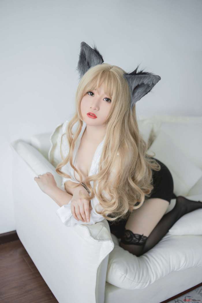 美美丘比酱 – 黑猫教师 [14P68MB]