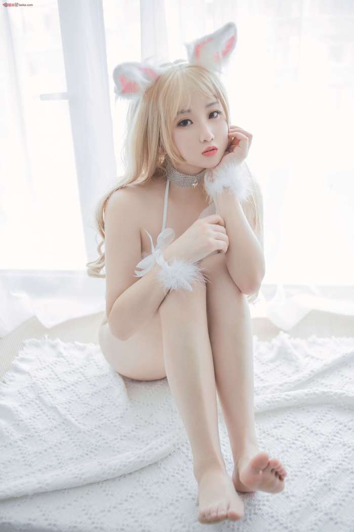 美美丘比酱 – 白色小猫咪 [12P47MB]