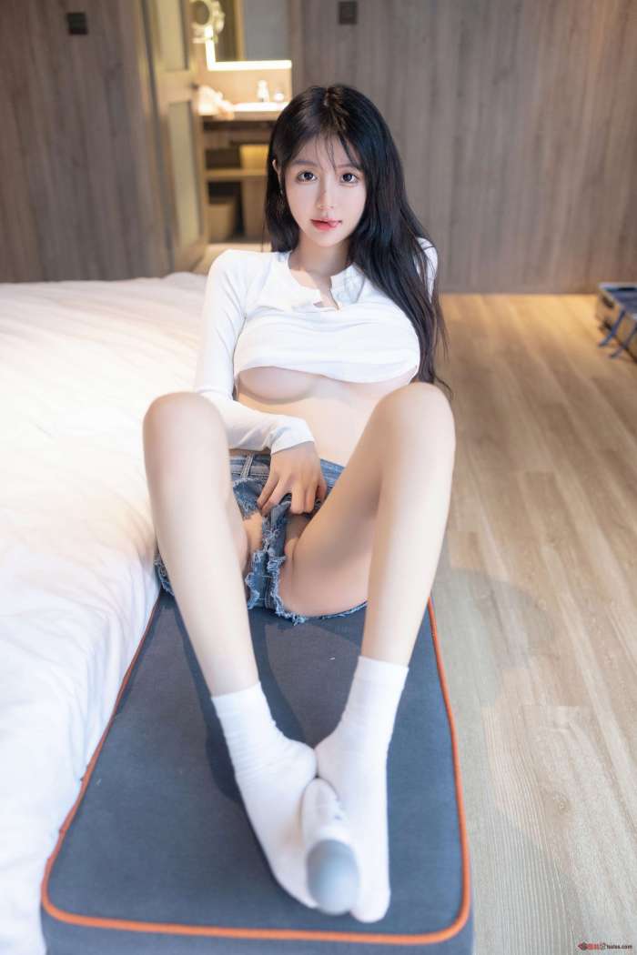 谢小蒽(幼幼) – 破牛仔裤 [126P908MB]