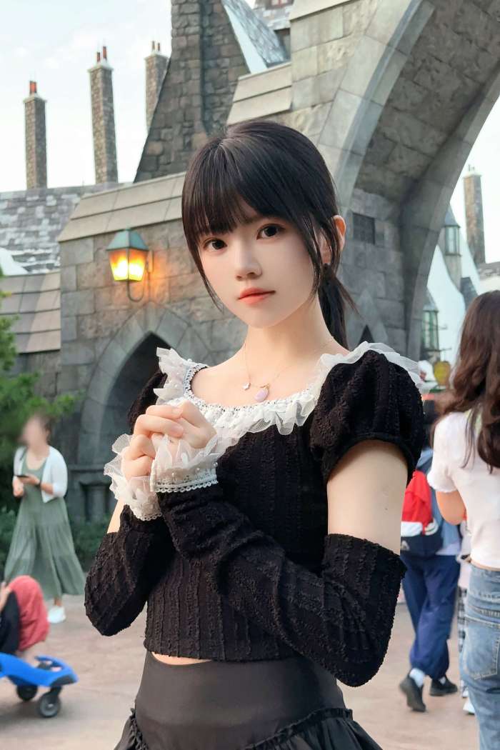 桜桃喵 – 灰丝 [14P90MB]