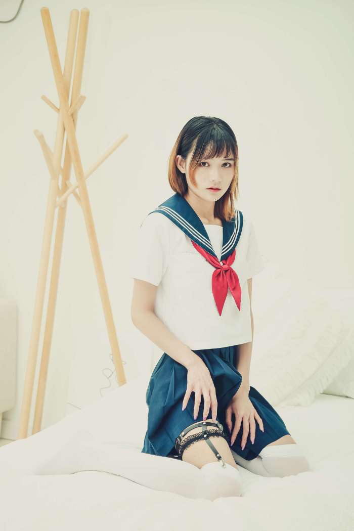 兔子Zzz不吃胡萝卜-JK纯欲-愛倫出品 [12P110MB]