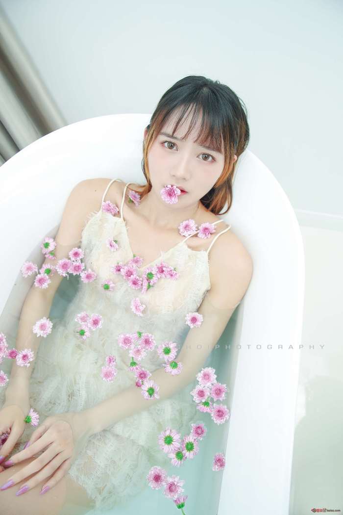 兔子Zzz不吃胡萝卜-浴缸唯美-愛倫出品 [12P99MB]