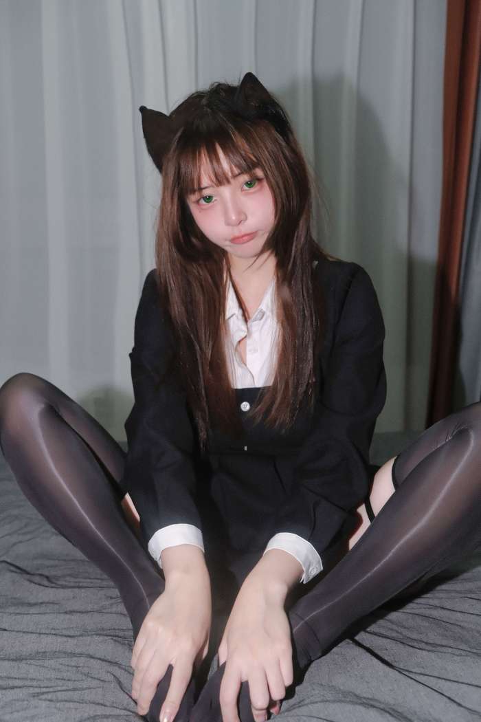 攻弦弦弦 – 黑丝眼镜猫娘 [16P78MB]