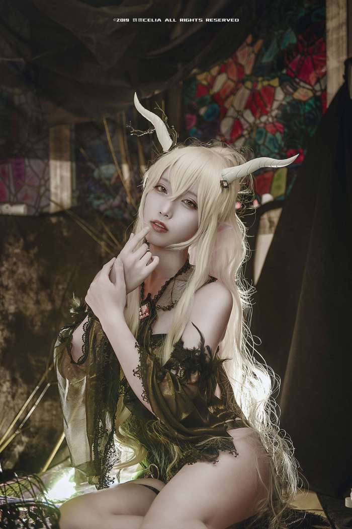 切切celia – 闪灵 [12P35MB]