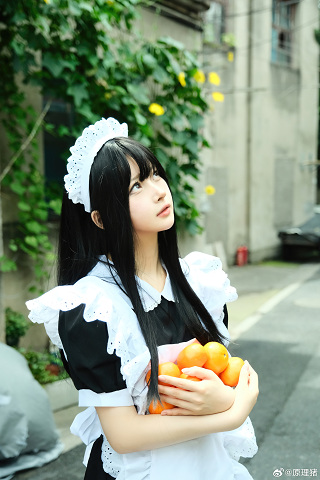 白莉爱吃巧克力 – 深巷女仆 [12P91MB]