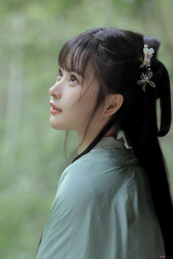 白莉爱吃巧克力 – 古风汉服 [10P50MB]