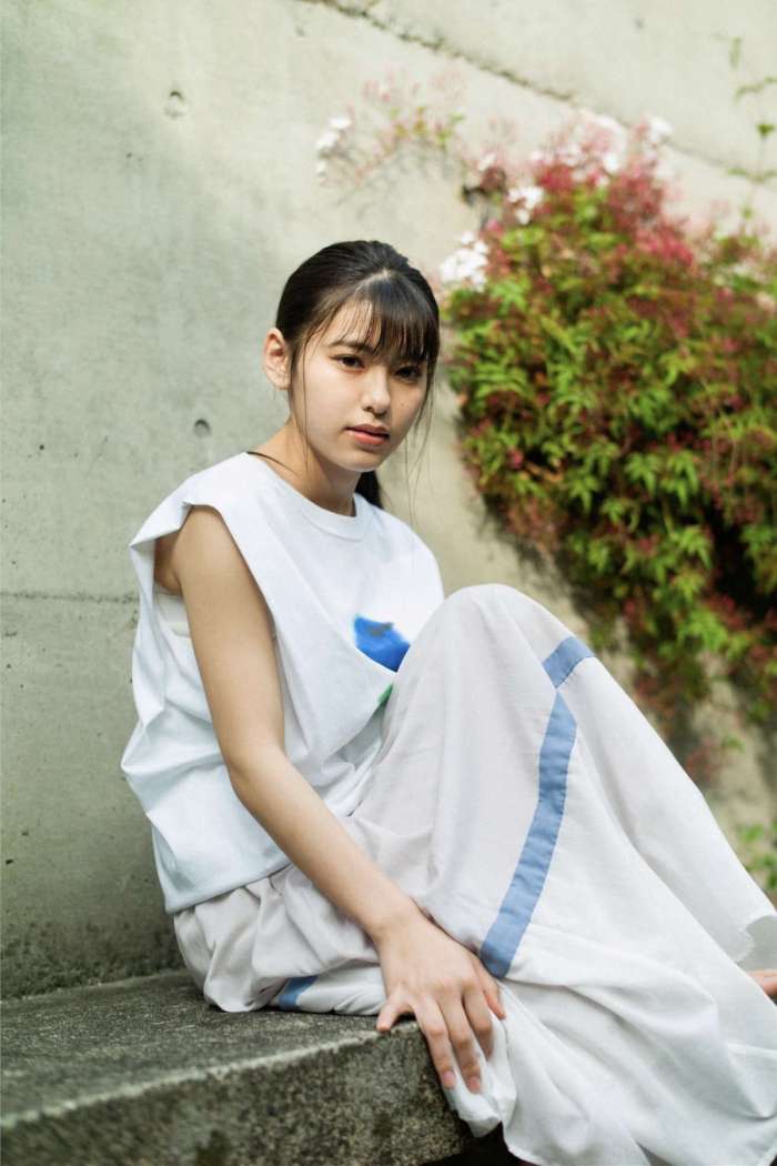 池田朱那 写真集 resonance [41P25MB]