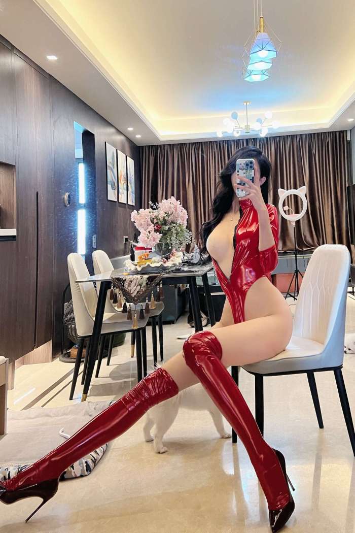 葛征 大红皮衣真飒 [20P1V131MB]