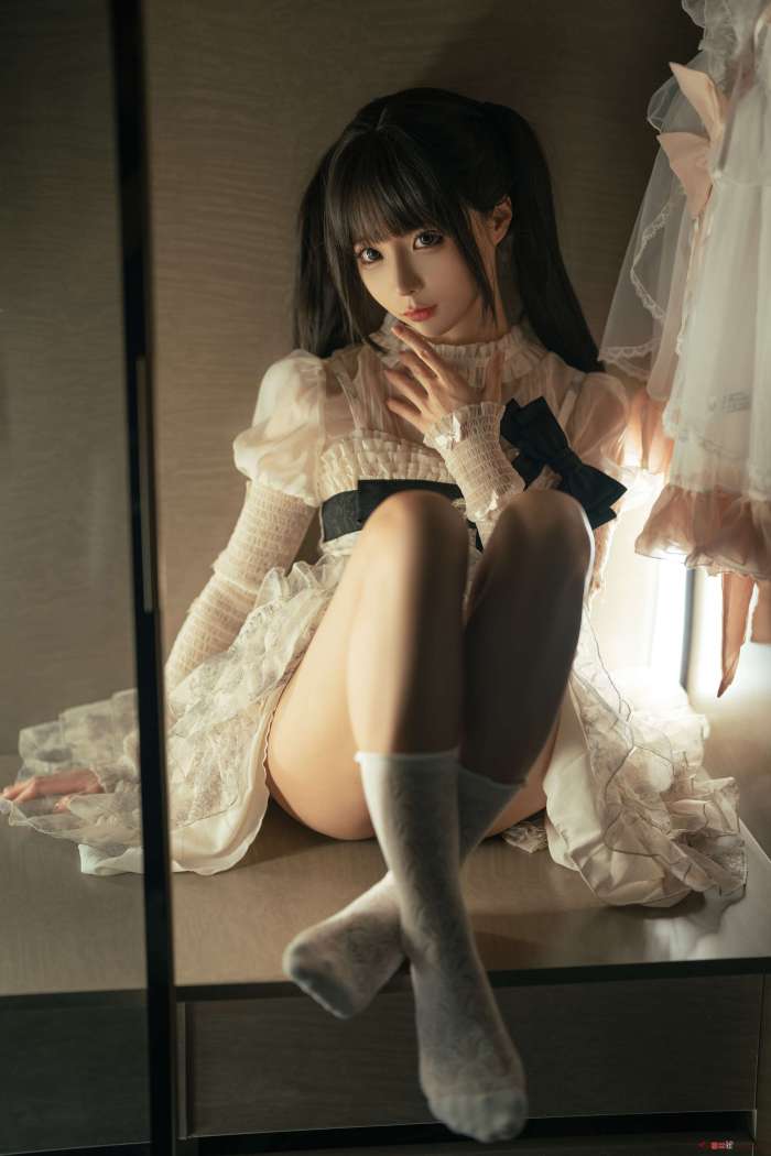 蠢沫沫 – 柜中她 [9P33MB]