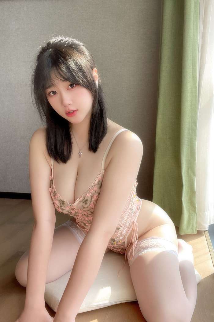 是一只废喵了 – 24年01月Fantia订阅 (5套) [64P3V238MB]