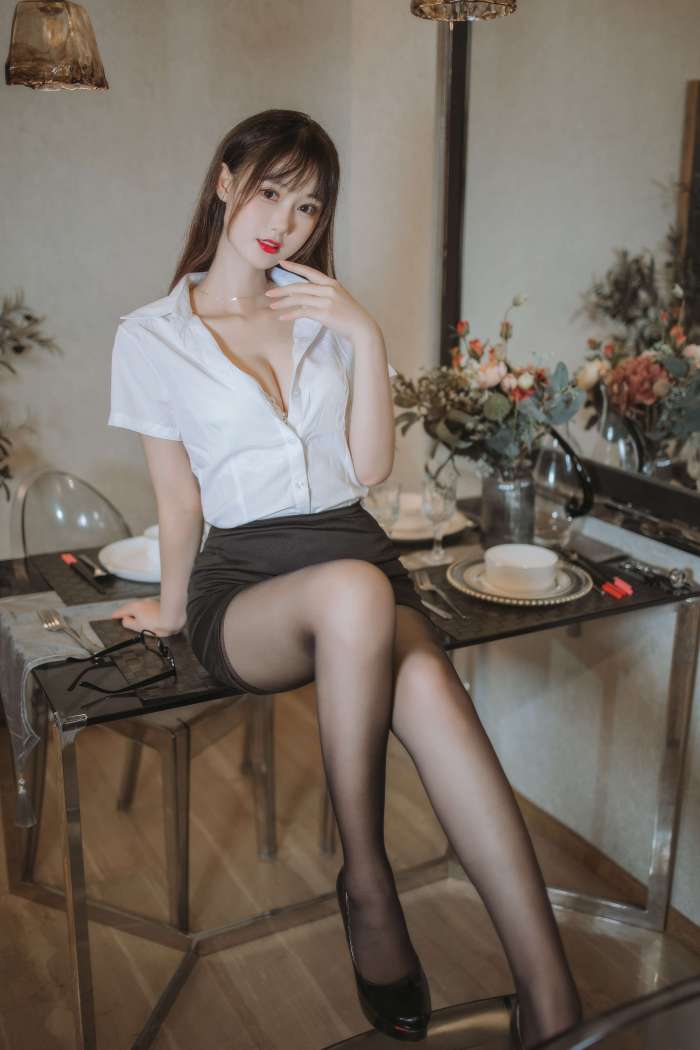 羽生三未 –  黑丝包臀OL [40P370MB]