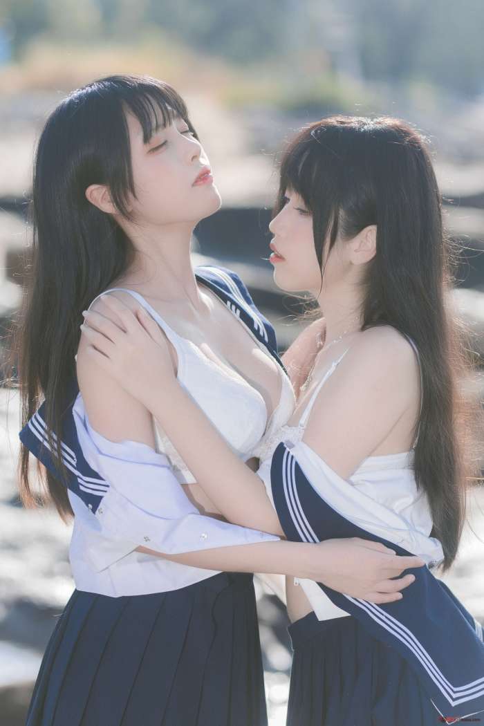 不呆猫&三無人型 – 水手服百合黑丝 [51P1V612MB]