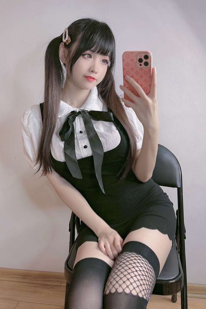 miko酱ww  – 自拍系列mikoの黑丝01 [229P551MB]