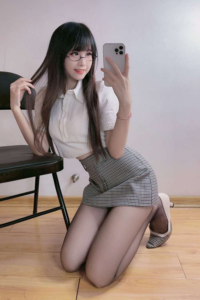 miko酱ww –  自拍系列mikoの黑丝3 [185P480MB]