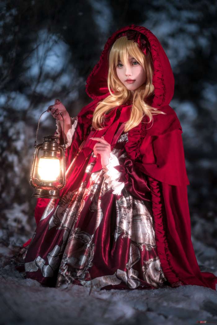 洛可ss – Little Red Riding Hood 小红帽 [12P85MB]