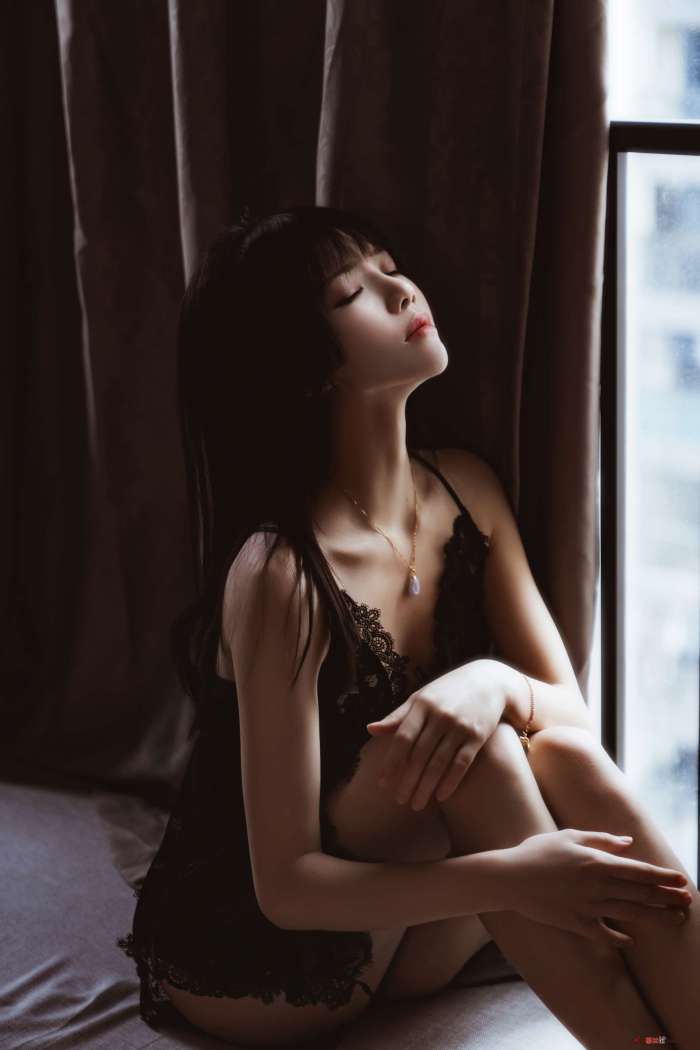 桜桃喵 – 黑 [22P165MB]