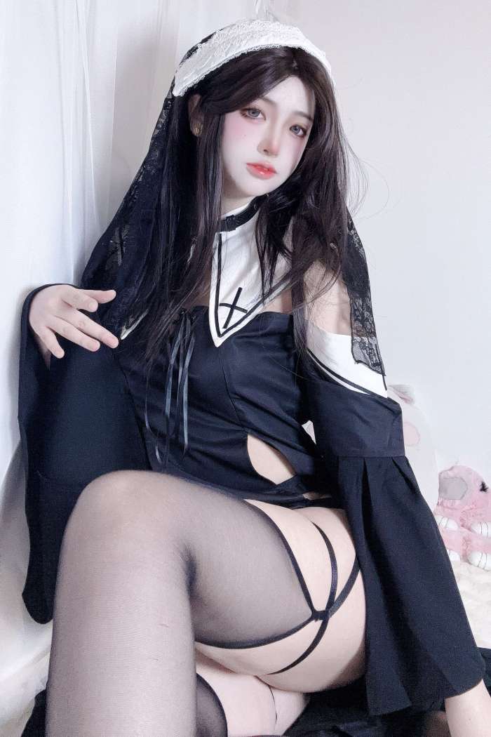 疯猫ss – 修女自拍 [21P-60MB]