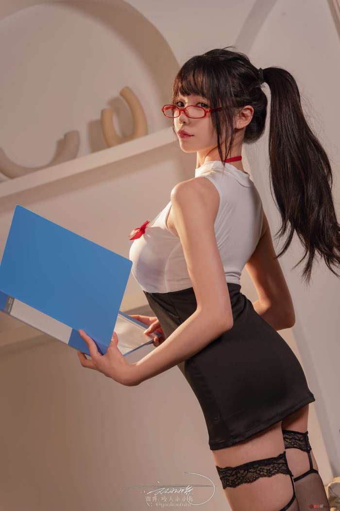 咬一口兔娘ovo – 24年5月月票特典『家庭教师私授课』 [40P1V480MB]