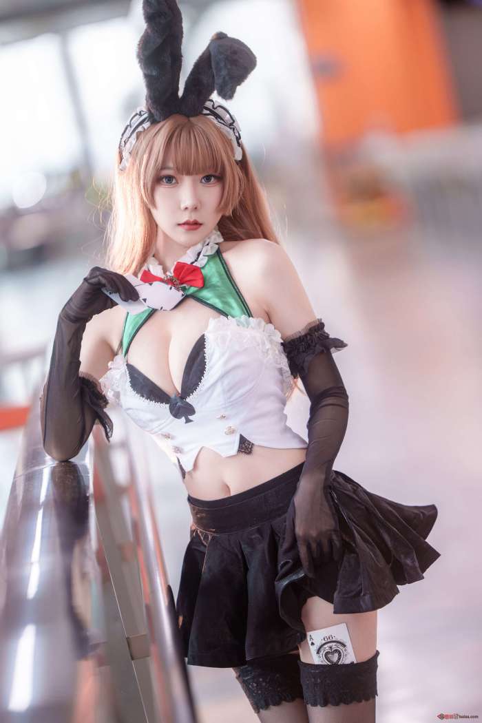 香草喵露露 –  碧蓝航线 莫妮卡 [18P117MB]