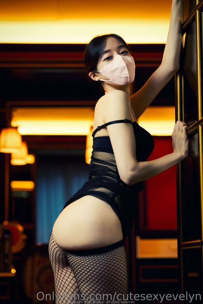 [OF] Evelyn – VVVIP Leak No.1 [107P4V1.02GB]