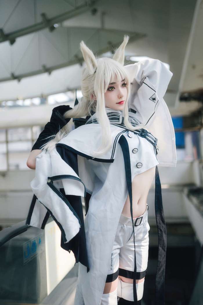 南桃 – 白金常服 [17P-34MB]