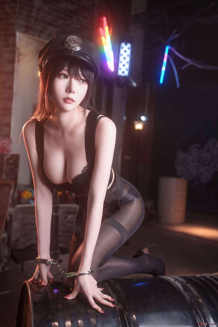 香草喵露露 –  11月舰长 女警 [40P1V1.06GB]