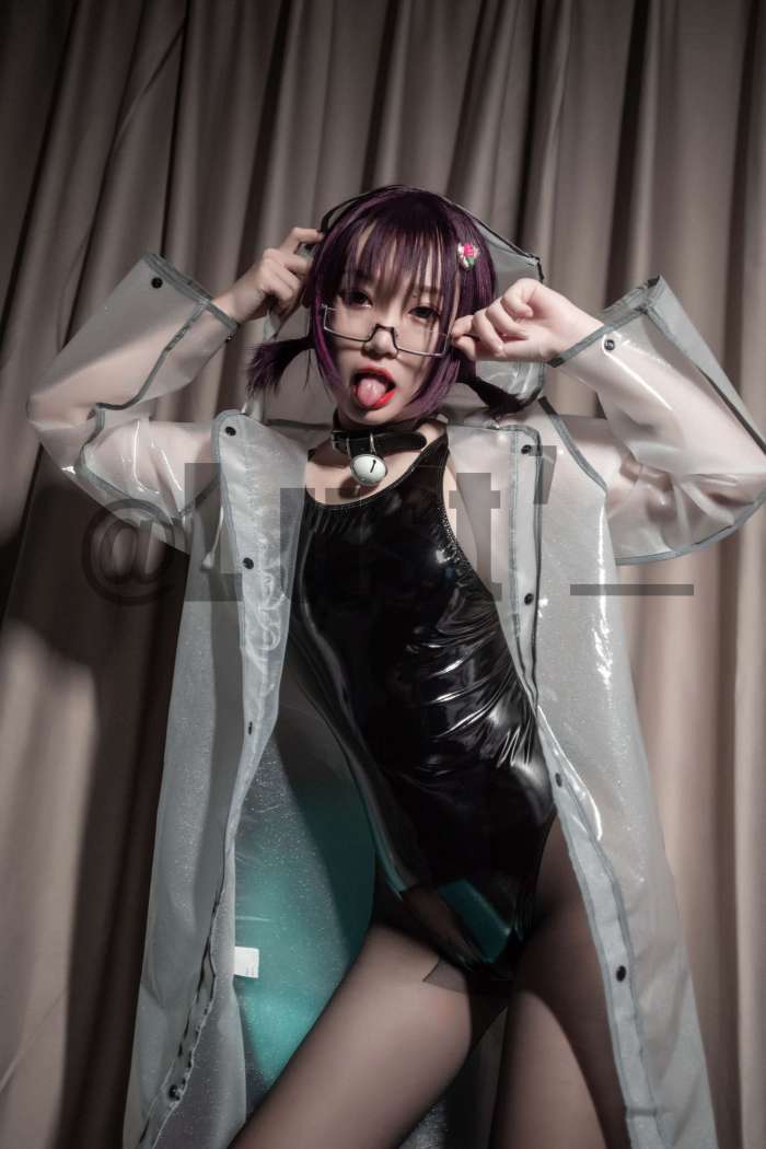 柒柒要乖哦 –  漆皮死库水 [29P45MB]