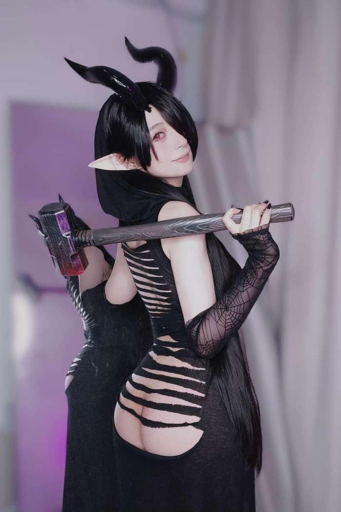 白银81 – Fantia订阅 Halloween魅魔 [6P2V17MB]