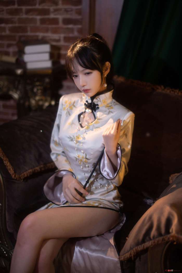 Shika小鹿鹿 – 中秋旗袍 [12P-95MB]