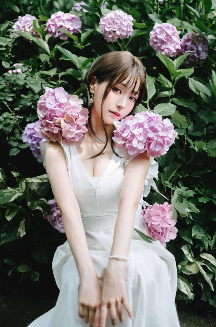 ElyEE子 – Rainy Season雨季繡球花 [31P2V97MB]