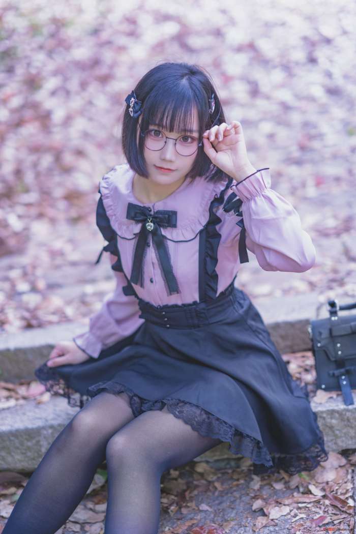 lunananya – 黑丝地雷妹 [26P281MB]