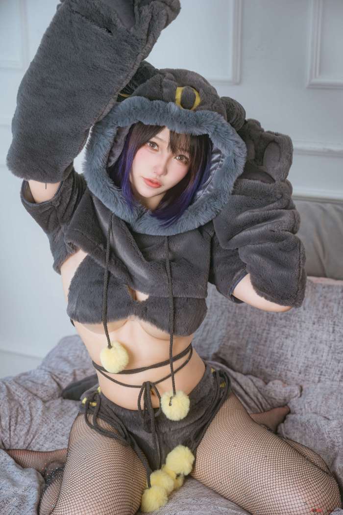 洛洛子 – 月之伊布 [45P275MB]