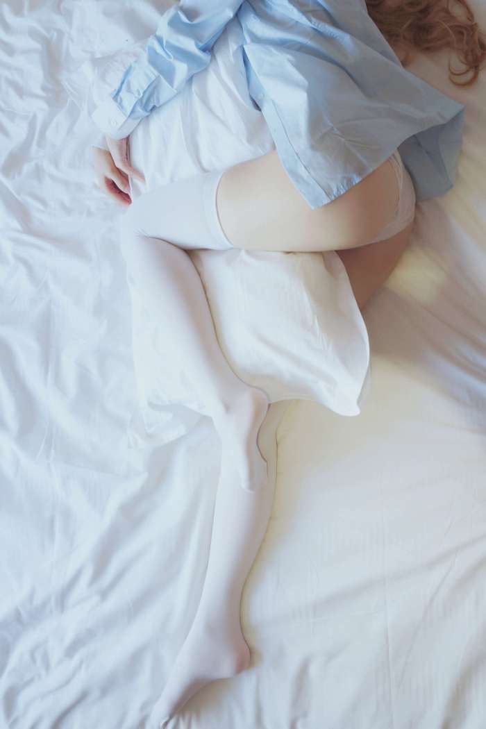 猫耳布丁 – 水色衬衫 [12P49MB]