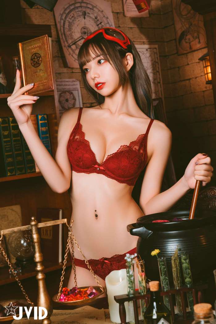 楚楚 – 奇妙冒險 [121P133MB]