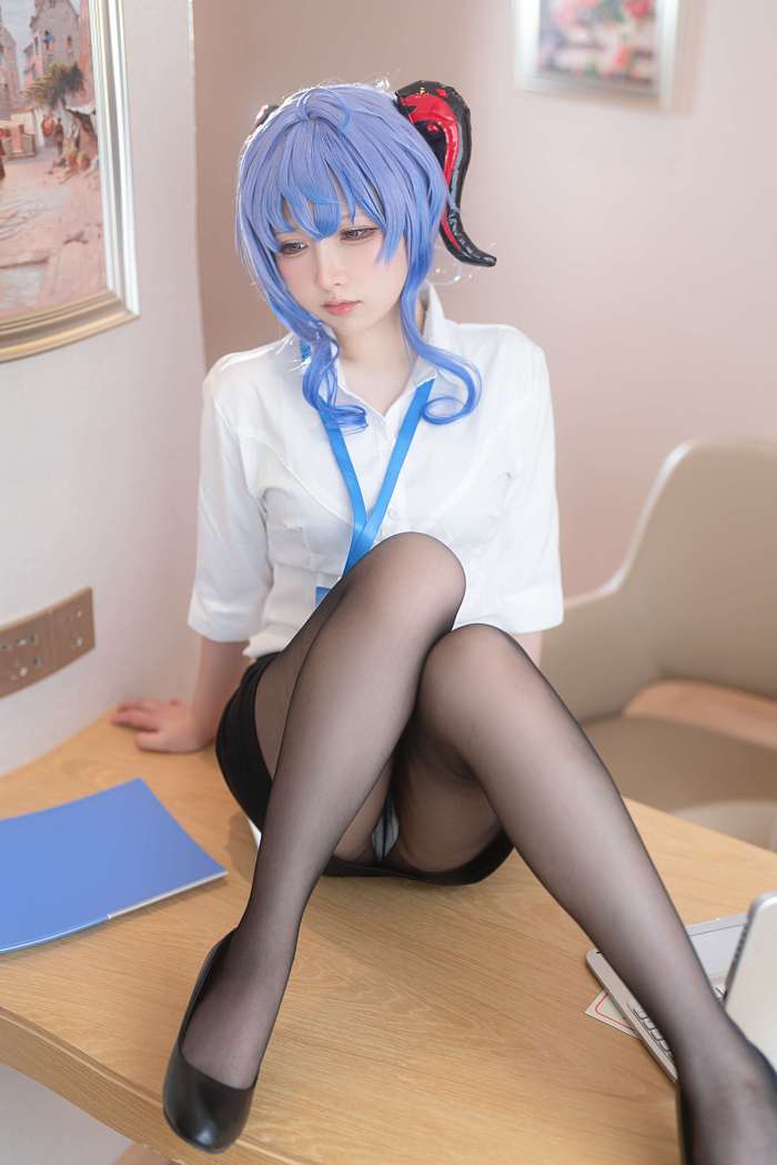 樱梨梨 – 甘雨秘书 [30P91MB]