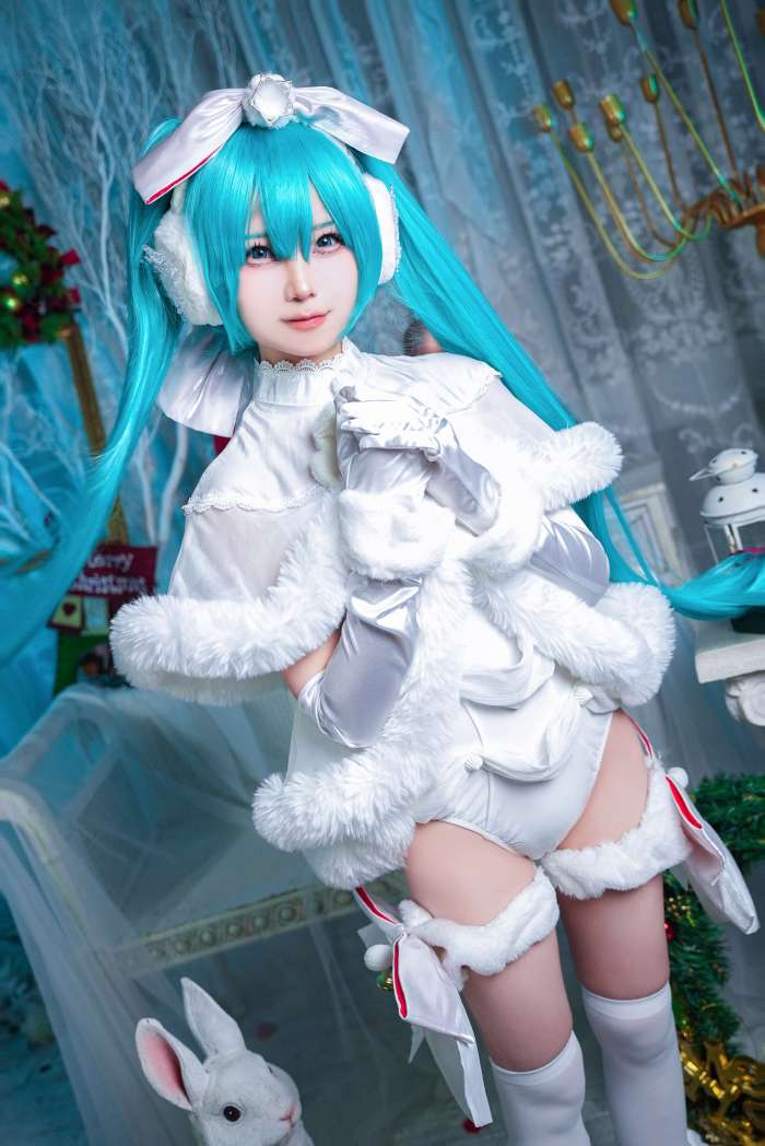 浅木珩阿珩 – 初音未来 [18P252MB]