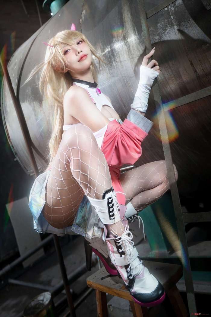 走路摇zly  nikke胜利女神 毒蛇 [9P47MB]