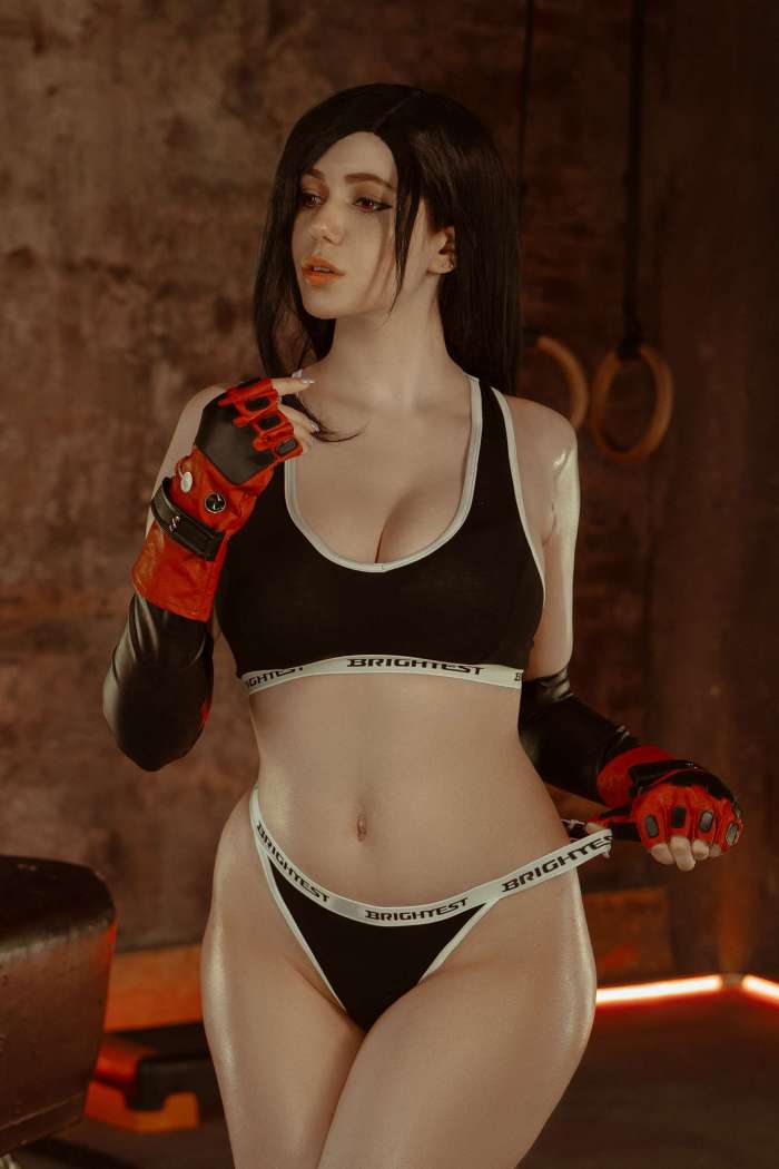 Alina Becker – Final Fantasy 7. Tifa Lockhart. Gym red fingers [55P129MB]