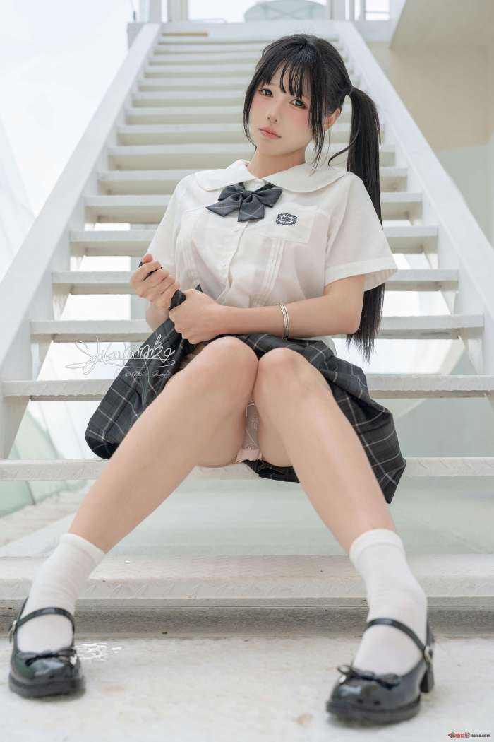 咬一口兔娘(黏黏团子兔) -『雨后小故事』WITH B [90P1V1.70GB]