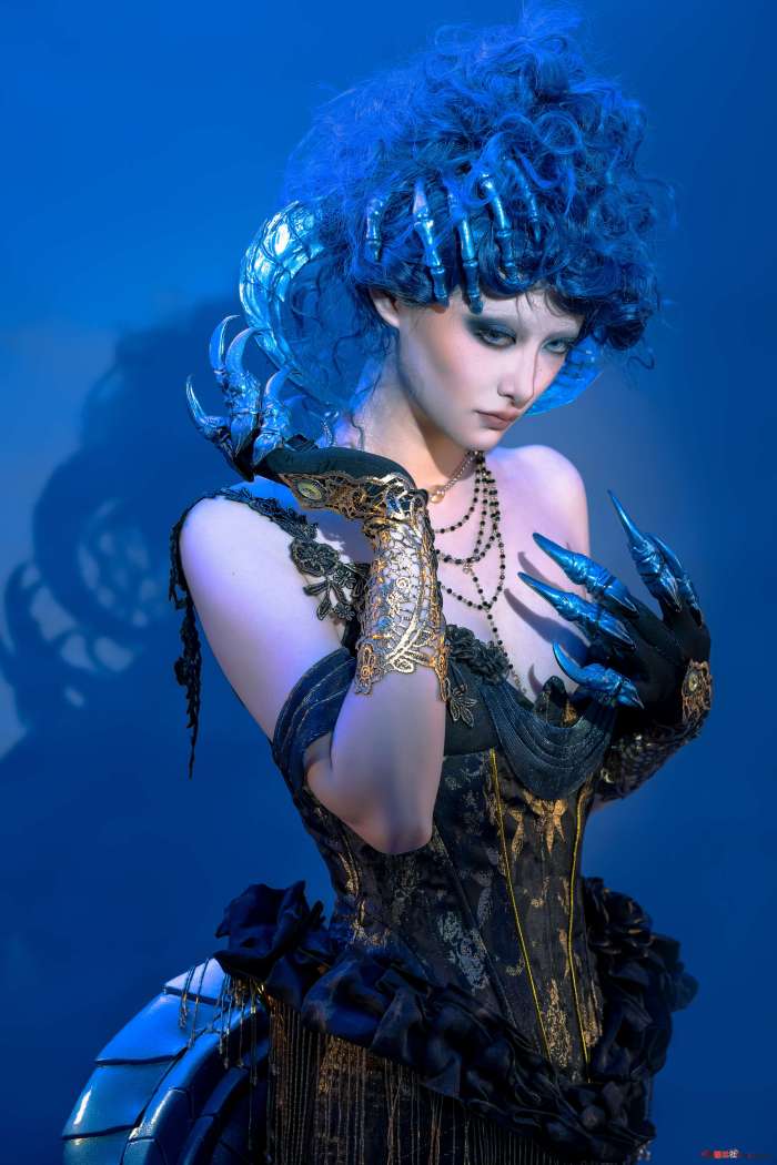 云溪溪 – 乌衣 艾玛斯·乌洛尔 [13P182MB]