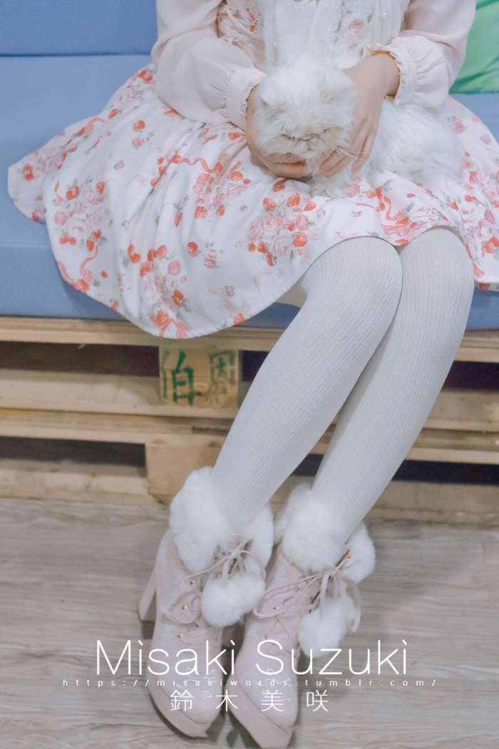 铃木美咲 (Misaki Suzuki) – 完全M男的下仆生活——羞耻！在咖啡厅里 [53P823MB]