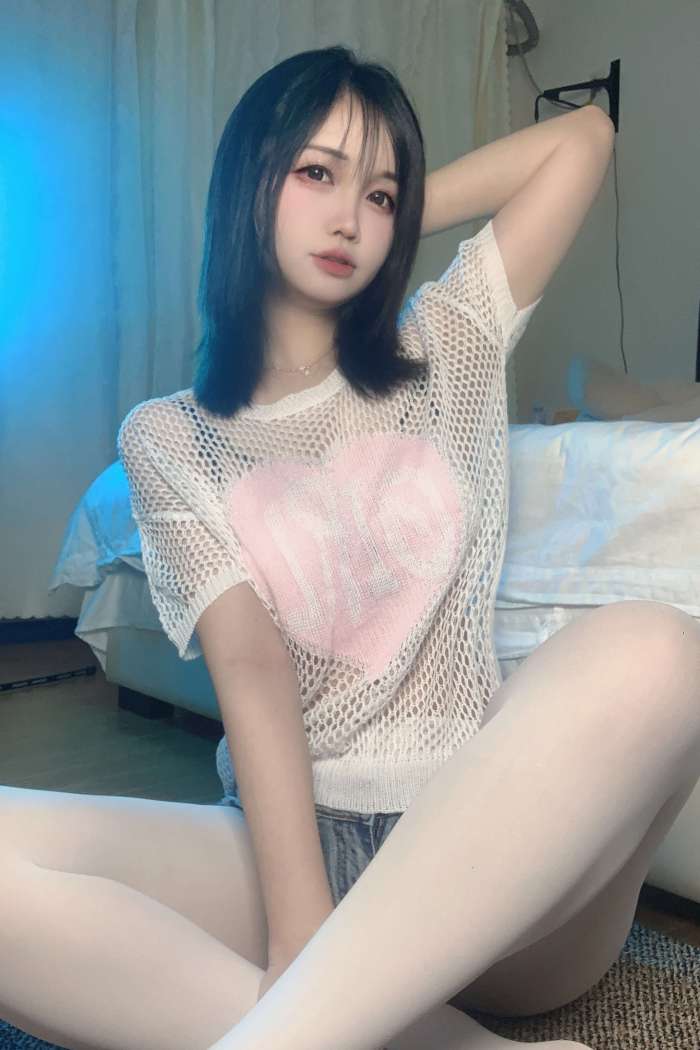 洛桑w伊梓 – OL眼镜娘 [37P-147MB]