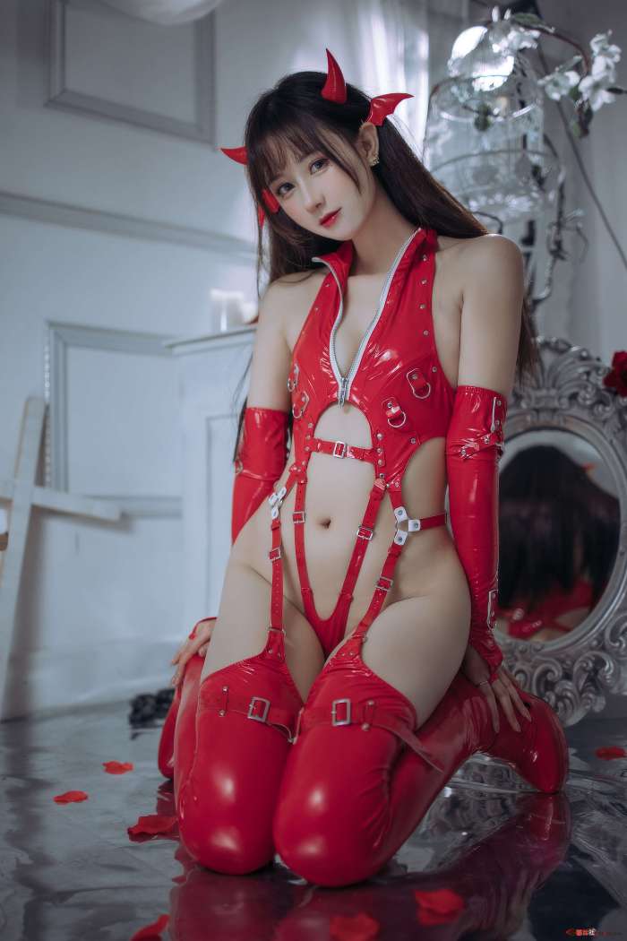 羽生三未 – 平安集锦（红色胶衣小恶魔）[65P3V1.02GB]