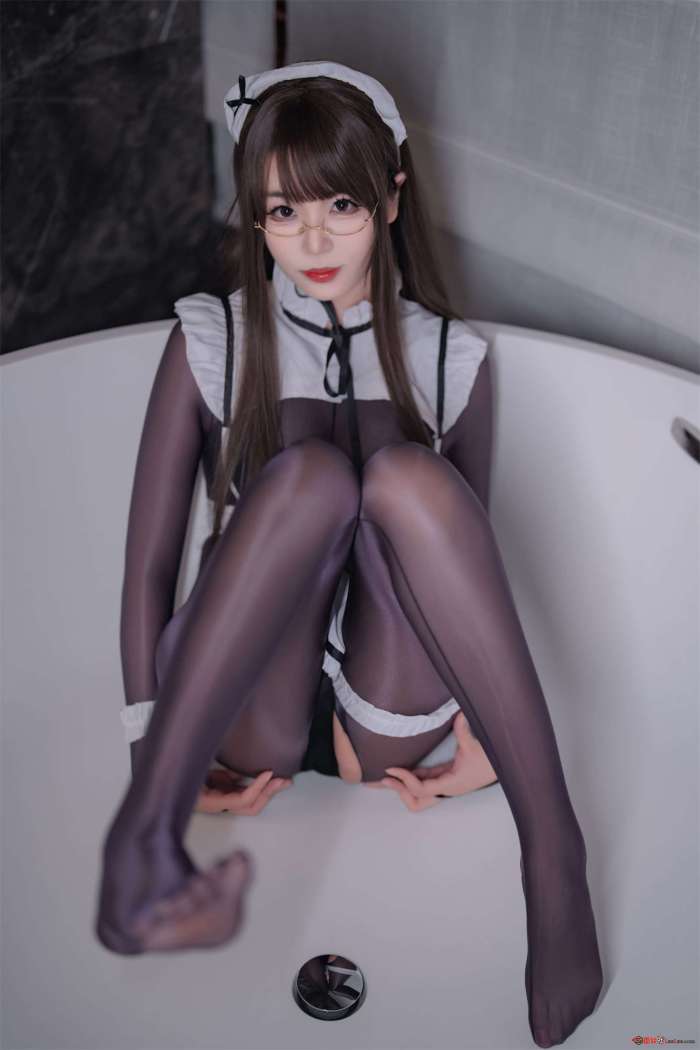 轩萧学姐 – 连体丝女仆 [90P-368MB]