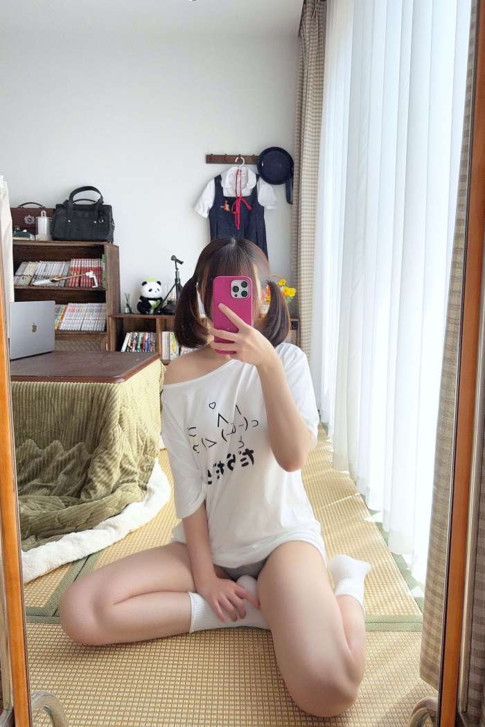 [Fantia]しずくの部屋 (しずく) （原魔物喵）- 2025年3月1000日元订 だらだら自撮り [50P1V365MB]