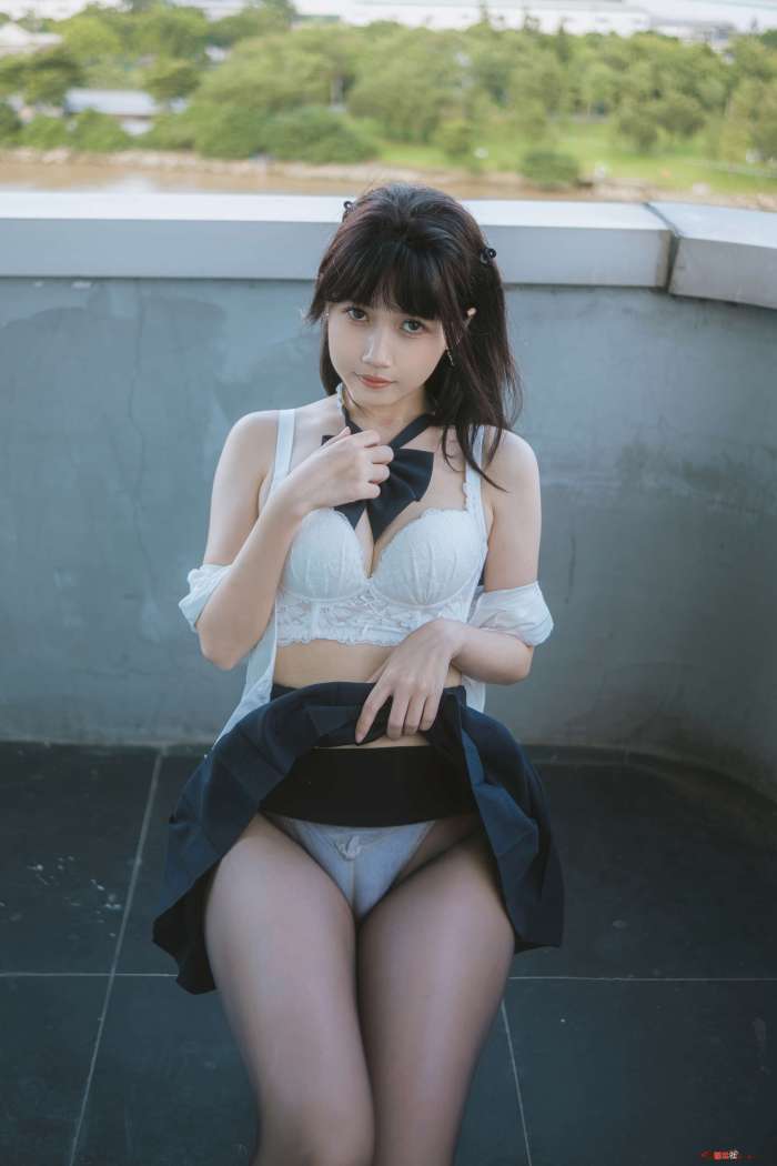 不呆猫 – JK学妹户外 [59P-390M]