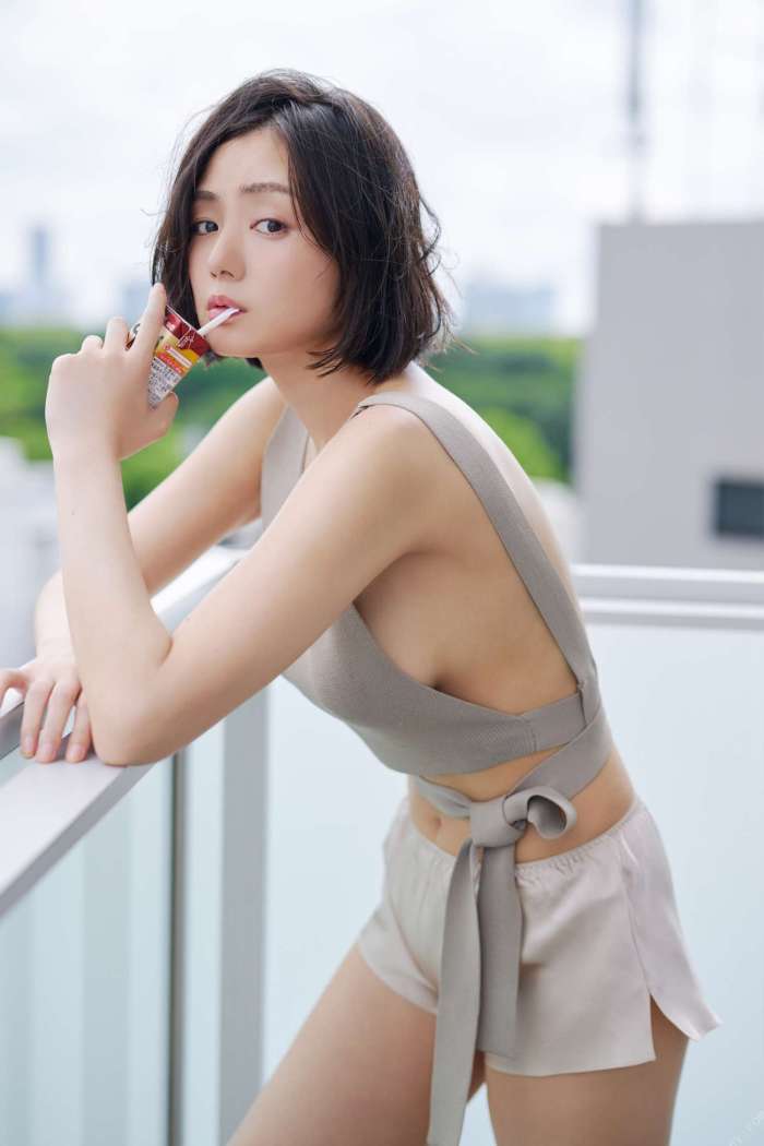 Moemi Katayama (片山萌美) – 「街に生きる」 (週プレ PHOTO BOOK) [82P285MB]